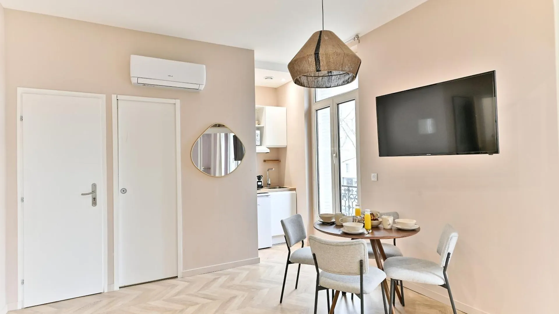 Studio Climatise Au Calme - Proche Batignolles Paris France